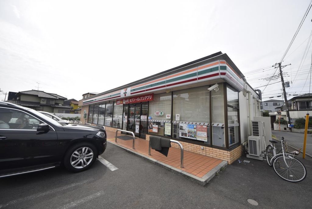 コンビニ　セブンイレブン草加弁天1丁目店（コンビニ）まで750m