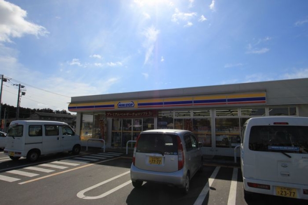 コンビニ　ミニストップ（コンビニ）まで500m
