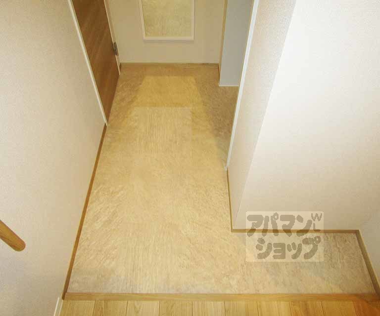 玄関　３０５号室の写真です。