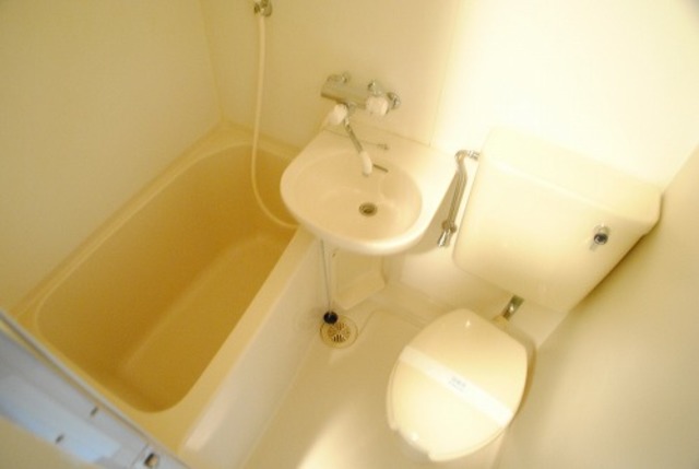 バス・シャワールーム　同物件別部屋写真