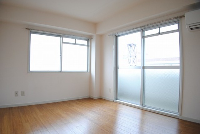 居室・リビング　同物件別部屋写真