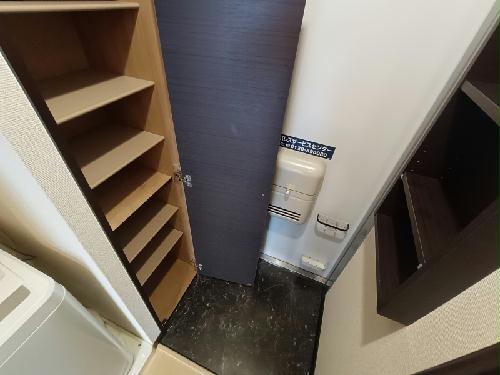 玄関　玄関には下駄箱スペースがあります。