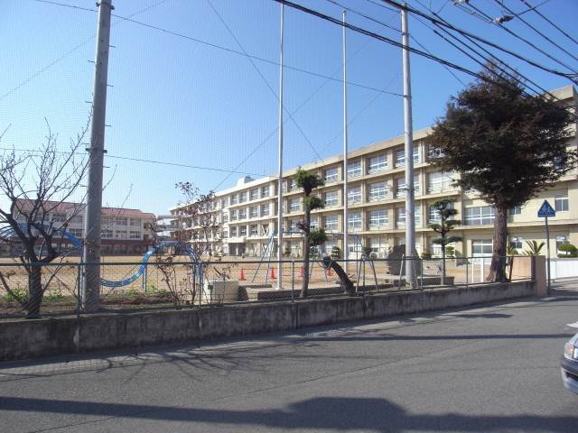 小学校　江井ヶ島小学校（小学校）まで830m