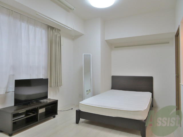 居室・リビング　白さが清潔感を出してくれます。お部屋も明るいですね。