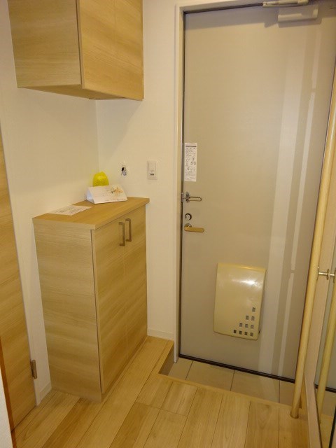 玄関　※別部屋参考写真です。