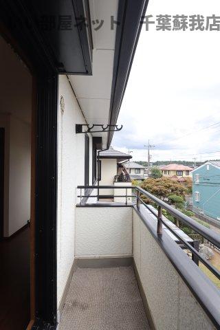 バルコニー　開放的で明るい空間を演出してくれるバルコニーです