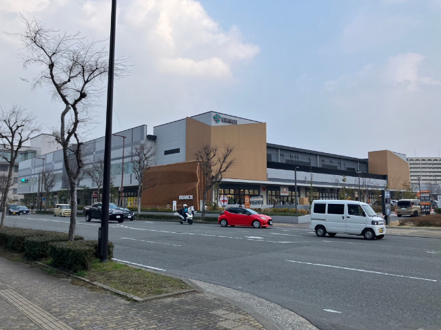 スーパー　ハローデイブランチ博多パピヨンガーデン店（スーパー）まで595m