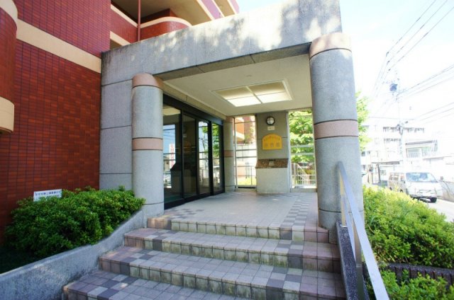 エントランス　ゆとりのあるエントランスです