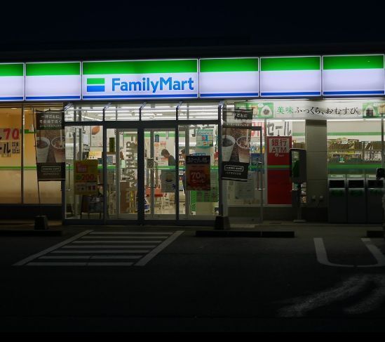 コンビニ　ファミリーマート白滝橋店（コンビニ）まで725m