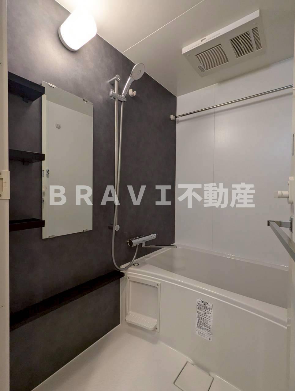 バス・シャワールーム　シックなカラーのお風呂