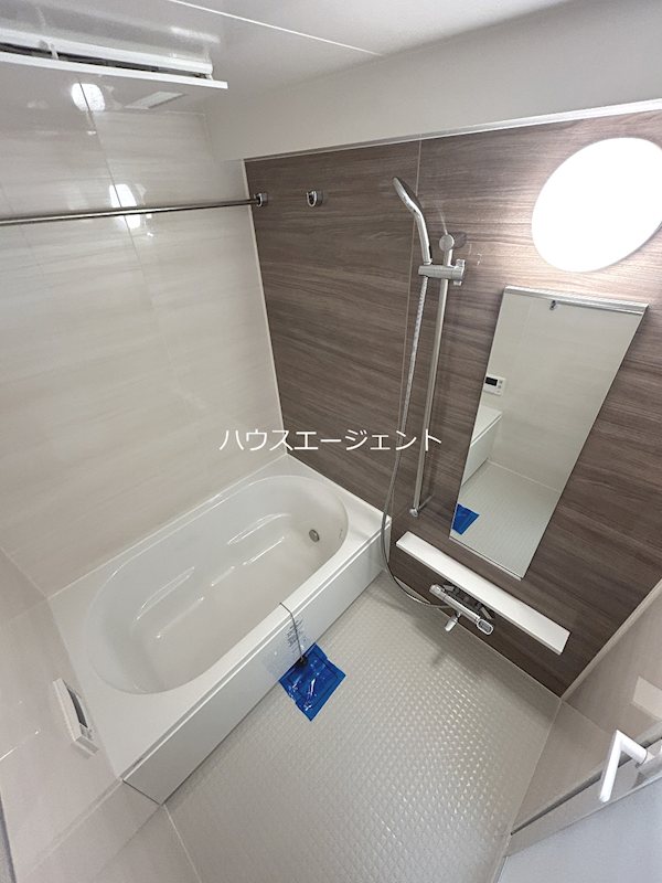 バス・シャワールーム　追い焚き機能付きのお風呂です