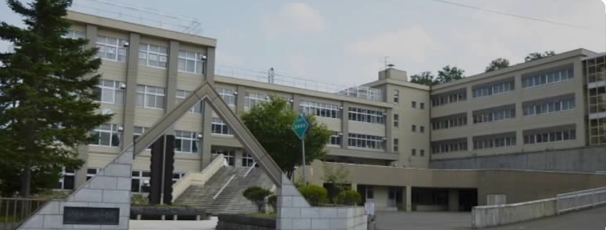 中学校　札幌市立稲穂中学校（中学校）まで979m