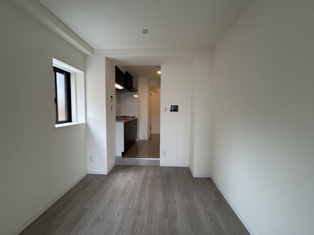 居室・リビング　写真は別号室です。