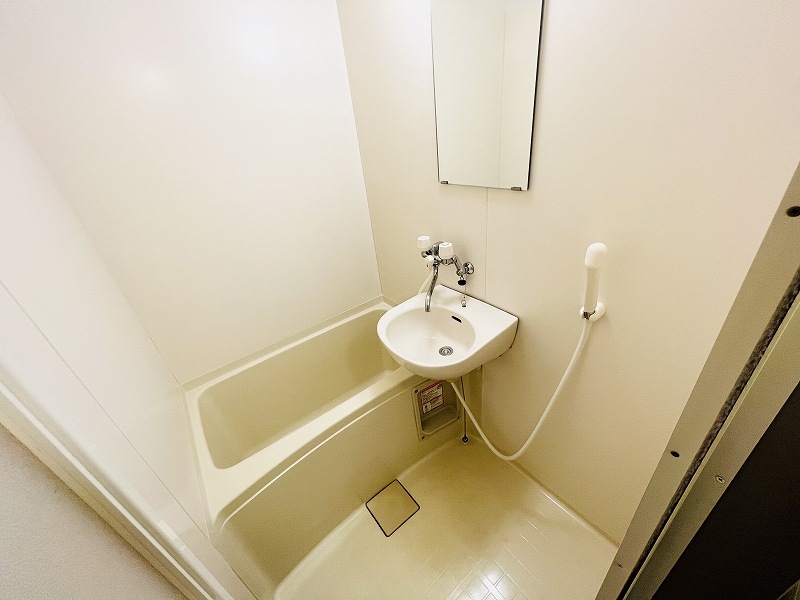 バス・シャワールーム　実際のお風呂は設備・仕様が異なる場合がございます