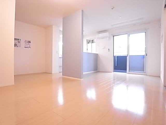 居室・リビング　こちらの居間で趣味の時間をお楽しみください