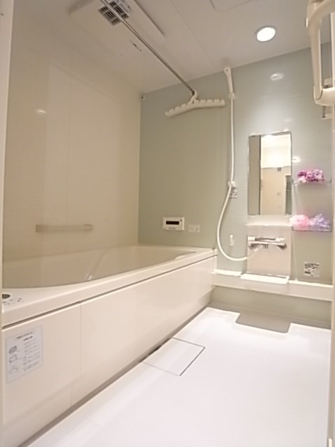 バス・シャワールーム　落ち着いた空間のお風呂です