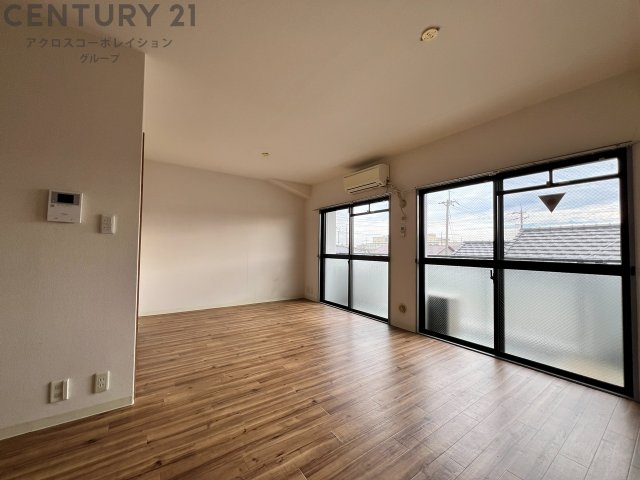 居室・リビング　日当たり良好の14帖の広いLDK！