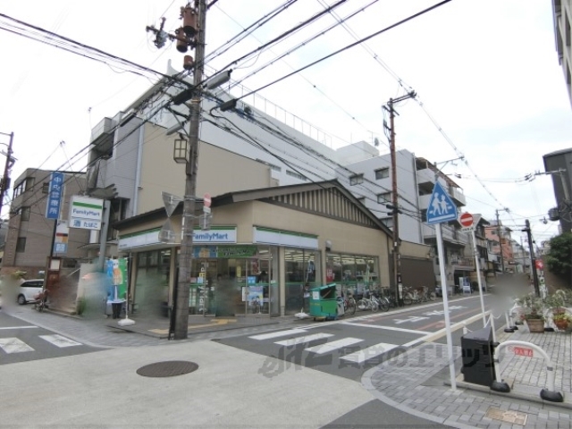コンビニ　ファミリーマート京都三条高倉店（コンビニ）まで120m
