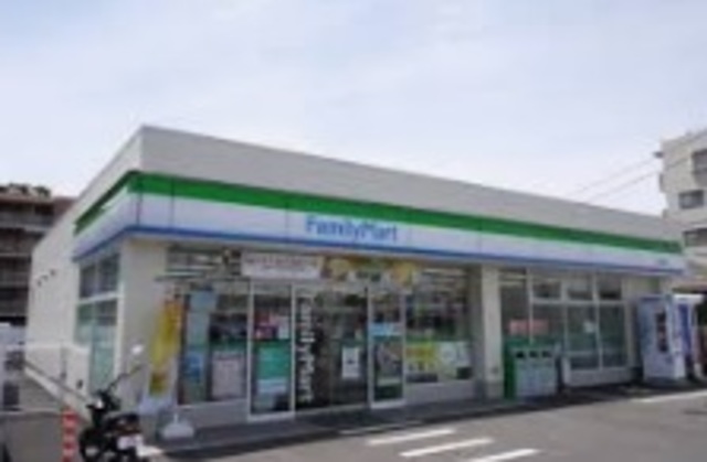 コンビニ　ファミリーマート前原駅前店（コンビニ）まで682m