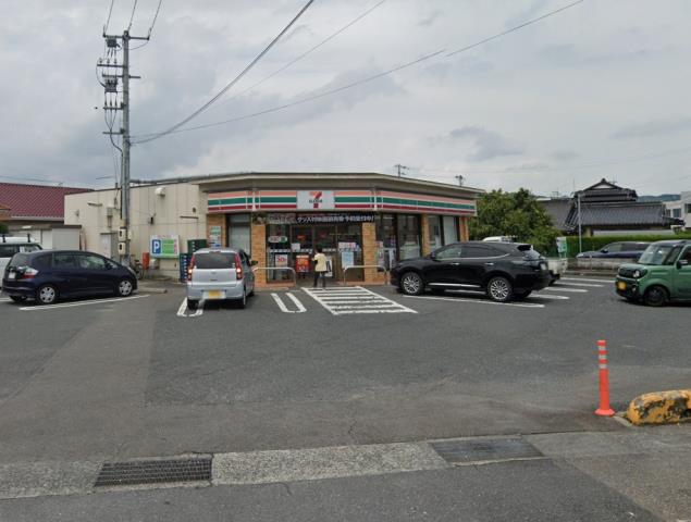 コンビニ　セブンイレブン（コンビニ）まで745m