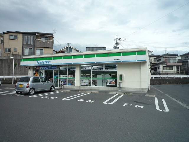コンビニ　ファミリーマート（コンビニ）まで2404m