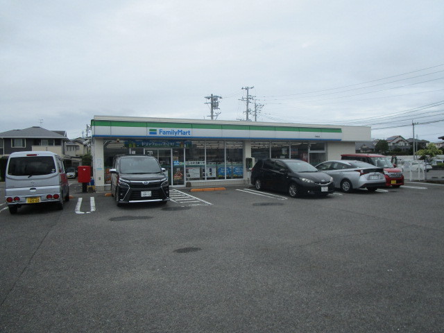 コンビニ　ファミリーマート（コンビニ）まで277m