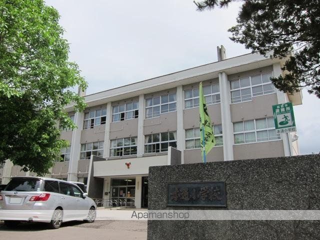 小学校　函館市立本通小学校（小学校）まで1585m