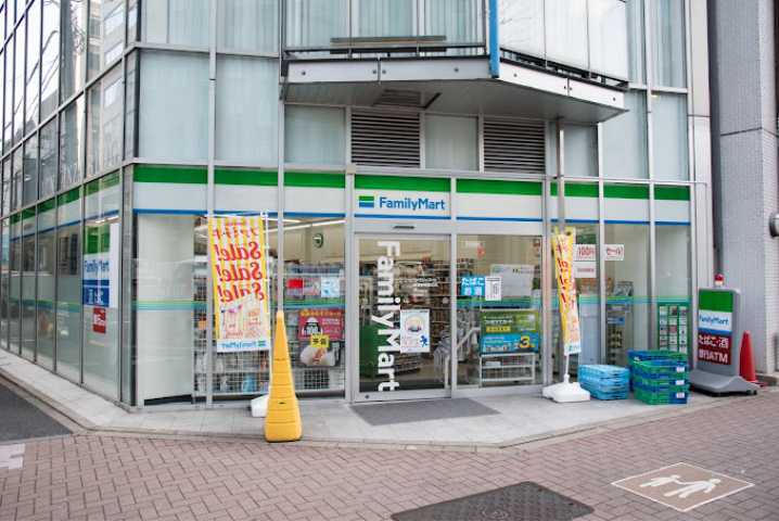 その他　【コンビニエンスストア】ファミリーマート　銀座昭和通り店（その他）まで151m