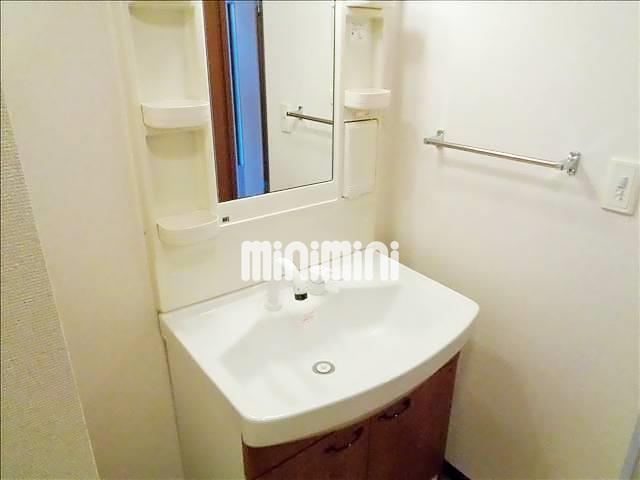 洗面設備　使いやすい洗面台です