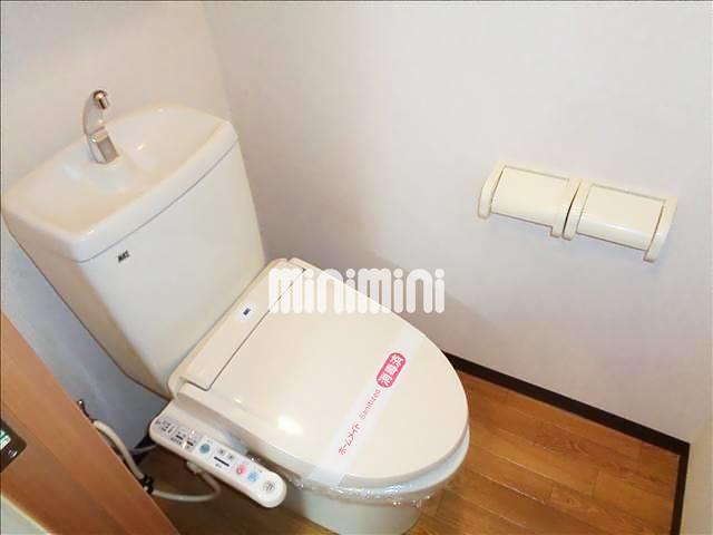 トイレ　シャワー付きトイレです