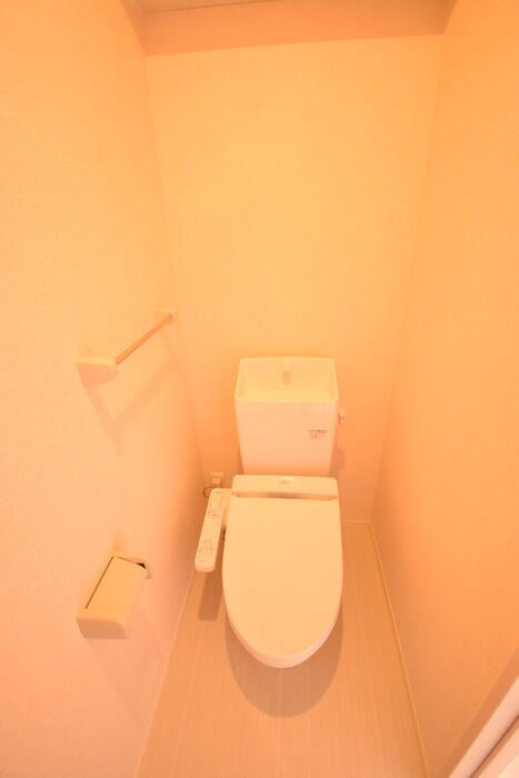 トイレ　温水洗浄暖房便座