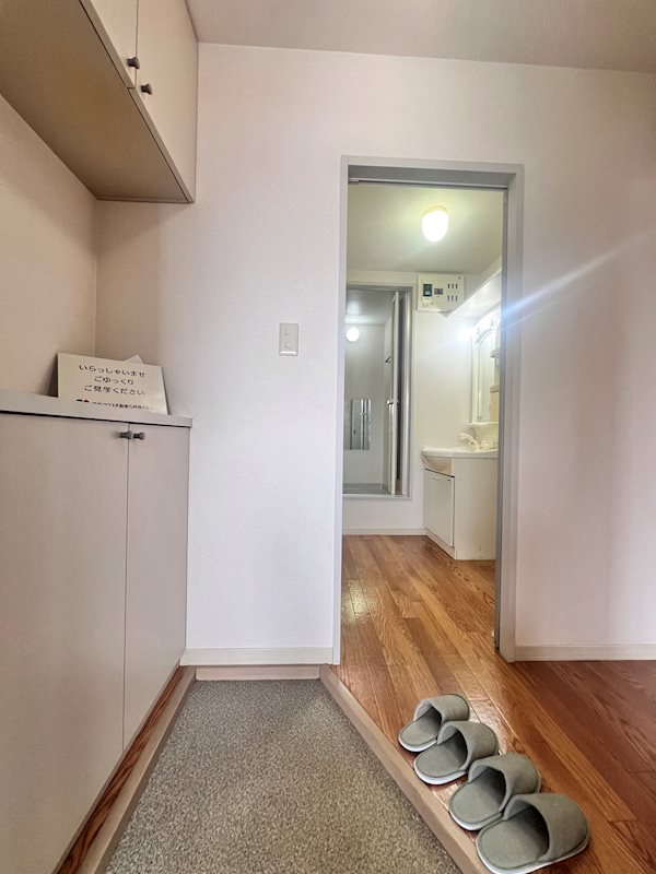 玄関　※写真はサンプルです。