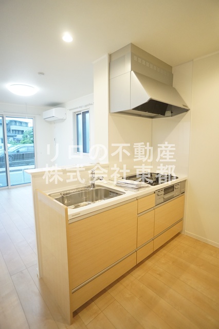 キッチン　システムキッチンは調理スペースも広くストレスなくお料理可能♪