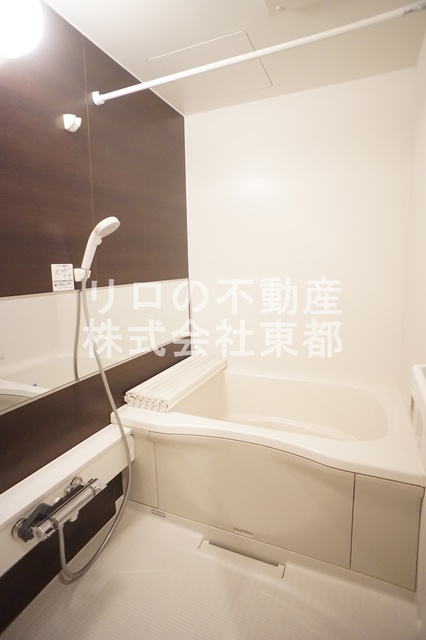 バス・シャワールーム　浴室には乾燥機が付いているので便利ですね☆