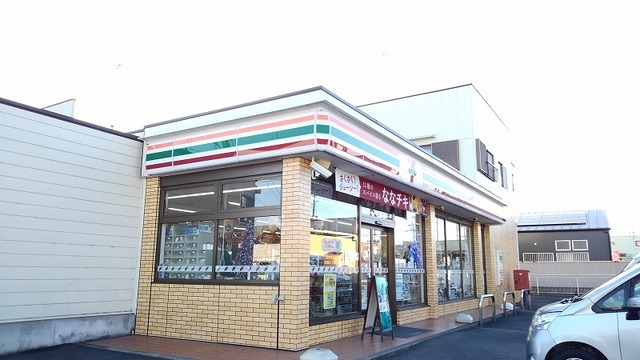 コンビニ　セブンイレブン羽生東店（コンビニ）まで550m