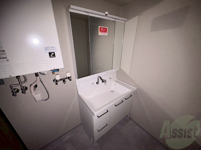 洗面設備　大きくて使いやすそうな独立洗面台になっています。