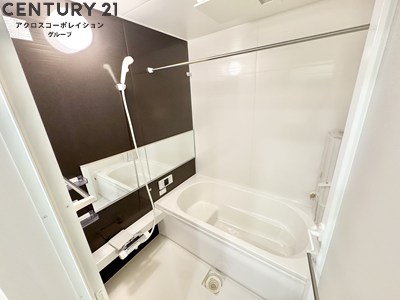 バス・シャワールーム　シンプルで機能的なお風呂です。