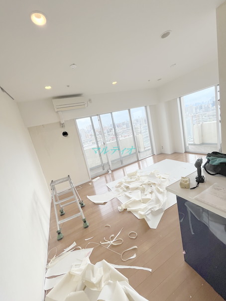 居室・リビング　リビング（内装中）