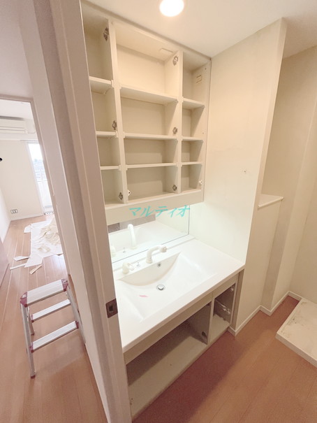 洗面設備　洗面台（内装中）