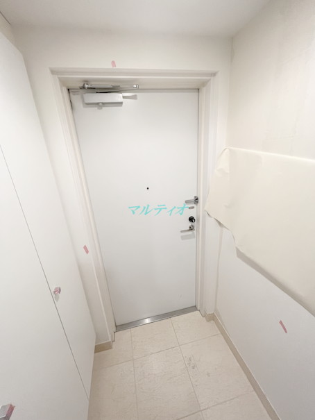 玄関　玄関（内装中）