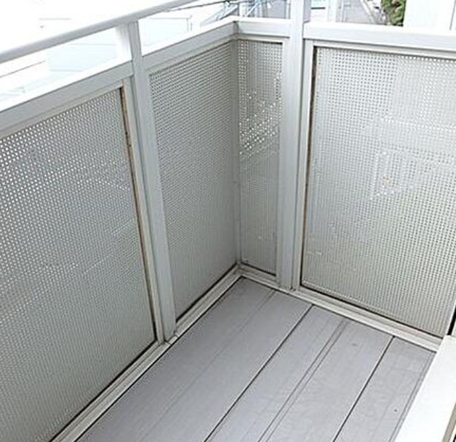 バルコニー　開放的で明るい空間を演出してくれるバルコニーです