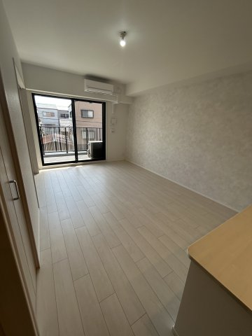 居室・リビング　落ち着いて過ごせるお部屋なので、寝室にいかがでしょうか