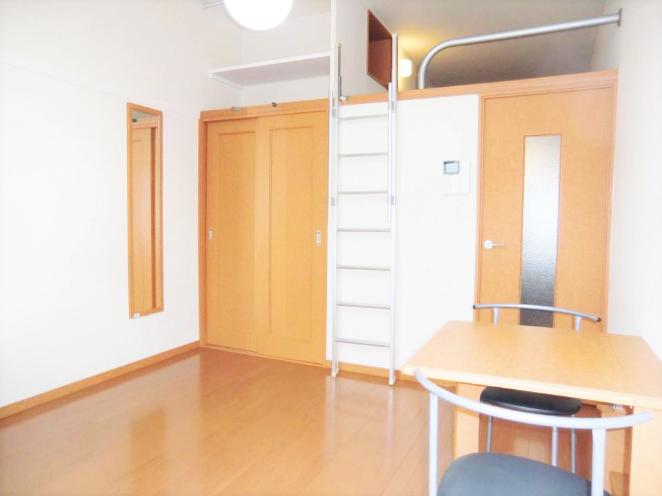 居室・リビング　同タイプ物件の為、形状や間取寸法、色調等が実際とは異なります