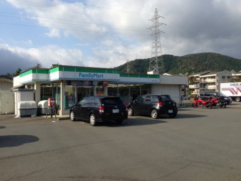 コンビニ　ファミリーマート　高木浜一丁目店（コンビニ）まで3156m