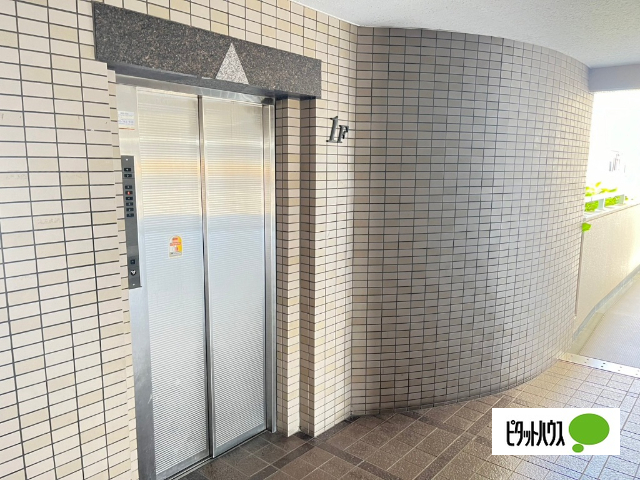 ロビー　エレベーター完備