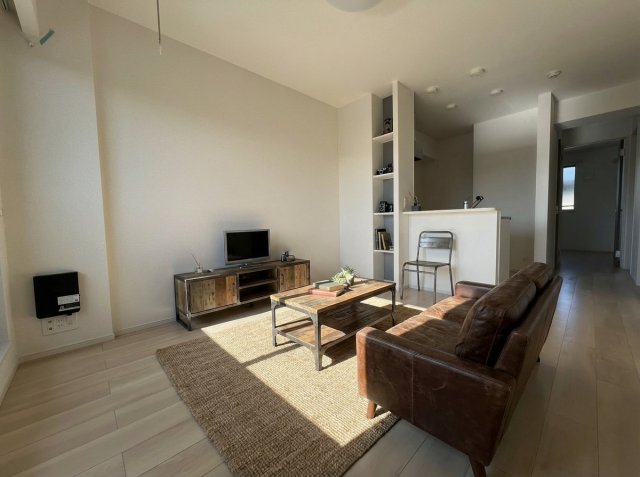 居室・リビング　家具はCGのイメージ画像になります。※実際に家具は付いており