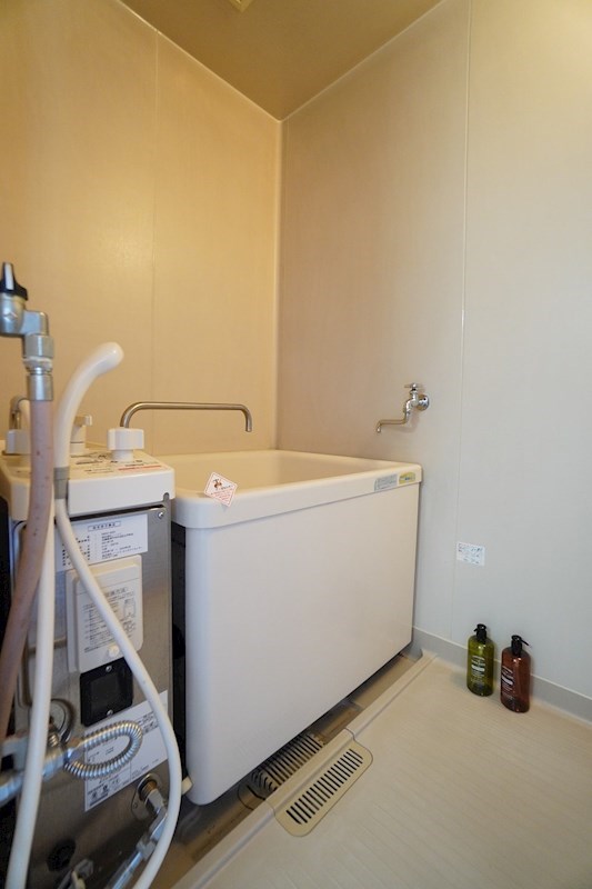 バス・シャワールーム　日々の疲れをお風呂でリフレッシュ。バランス釜です。