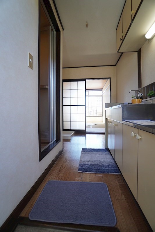 玄関　お好きな収納をお持込みいただけます。