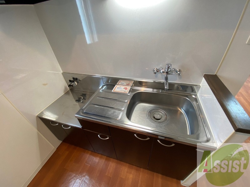 キッチン　ガスキッチンです。２口コンロが設置できます。