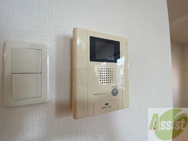 セキュリティ　ＴＶモニター付インターホンです。来客者の顔が見えるので安心！